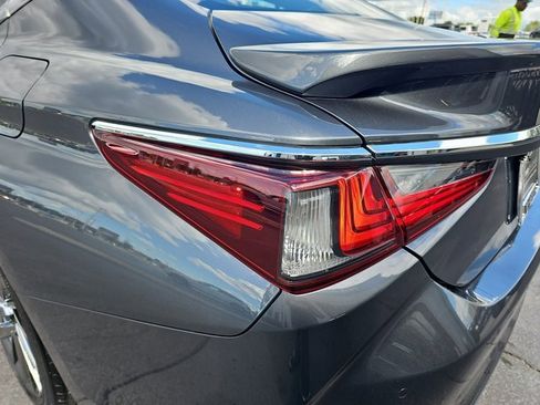 Certified 2024 Lexus ES 300h w/ Technology Package image 35