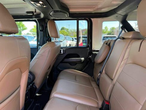 Used 2022 Jeep Wrangler Unlimited Sahara 4xe image 11