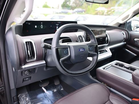 Certified 2025 Ford Expedition Max Platinum w/ Platinum Ultimate Package AWD/4WD image 23