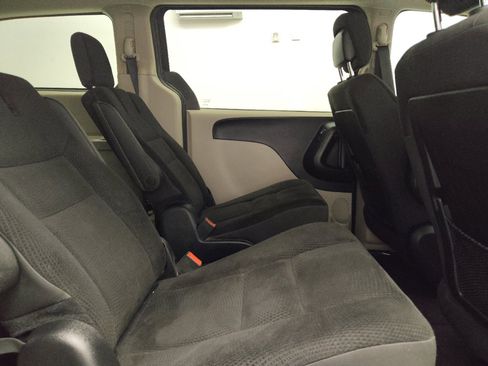 Used 2019 Dodge Grand Caravan SE w/ UConnect Hands-Free Group FWD image 19