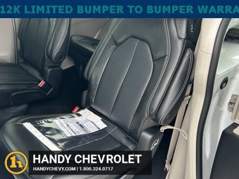 Used 2024 Chrysler Pacifica Touring-L image 40