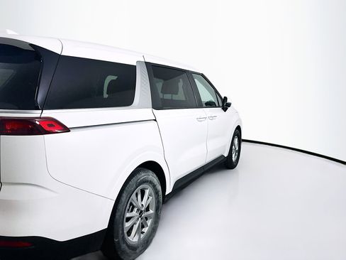 Used 2024 Kia Carnival LX image 9