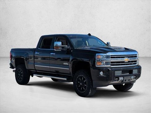 Used 2019 Chevrolet Silverado 2500 High Country w/ Duramax Plus Package image 3