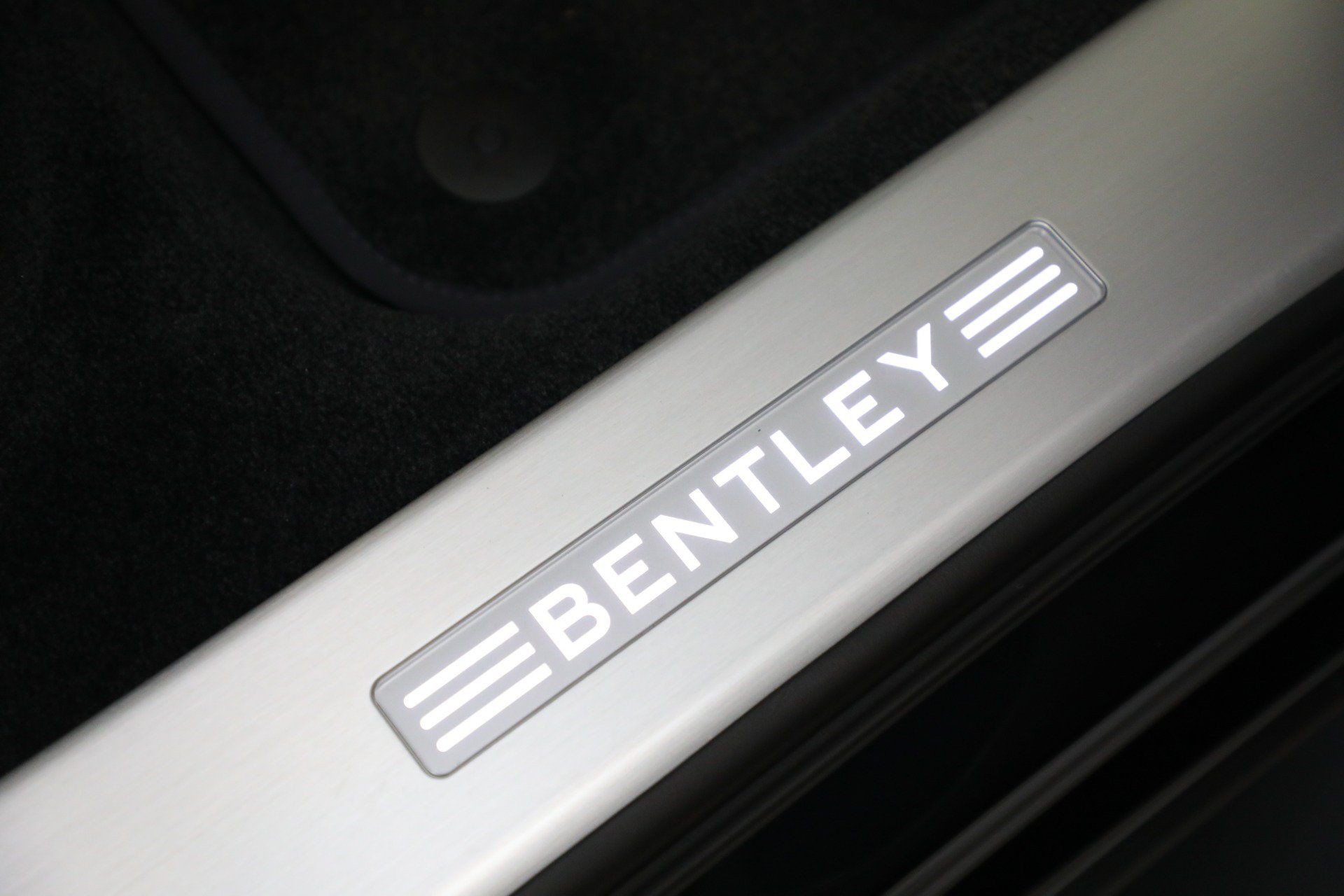 Used 2024 Bentley Bentayga Extended Wheelbase AWD/4WD image 44