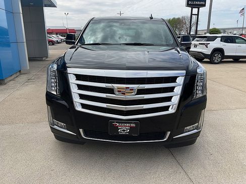 Used 2019 Cadillac Escalade Luxury AWD/4WD image 3