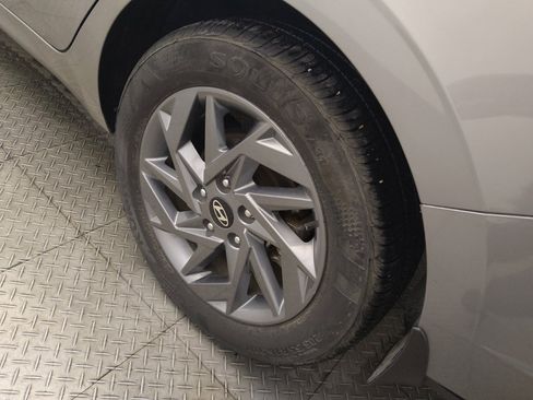 Used 2024 Hyundai Elantra Blue FWD image 31