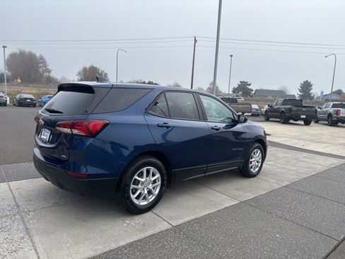 Used 2022 Chevrolet Equinox LS w/ LS Convenience Package image 5