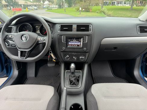 Used 2017 Volkswagen Jetta S image 9