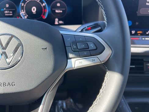 New 2026 Volkswagen Tiguan SE image 17