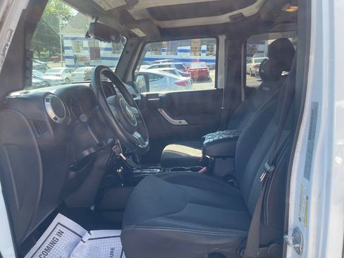 Used 2017 Jeep Wrangler Unlimited Sahara w/ Dual Top Group AWD/4WD image 17