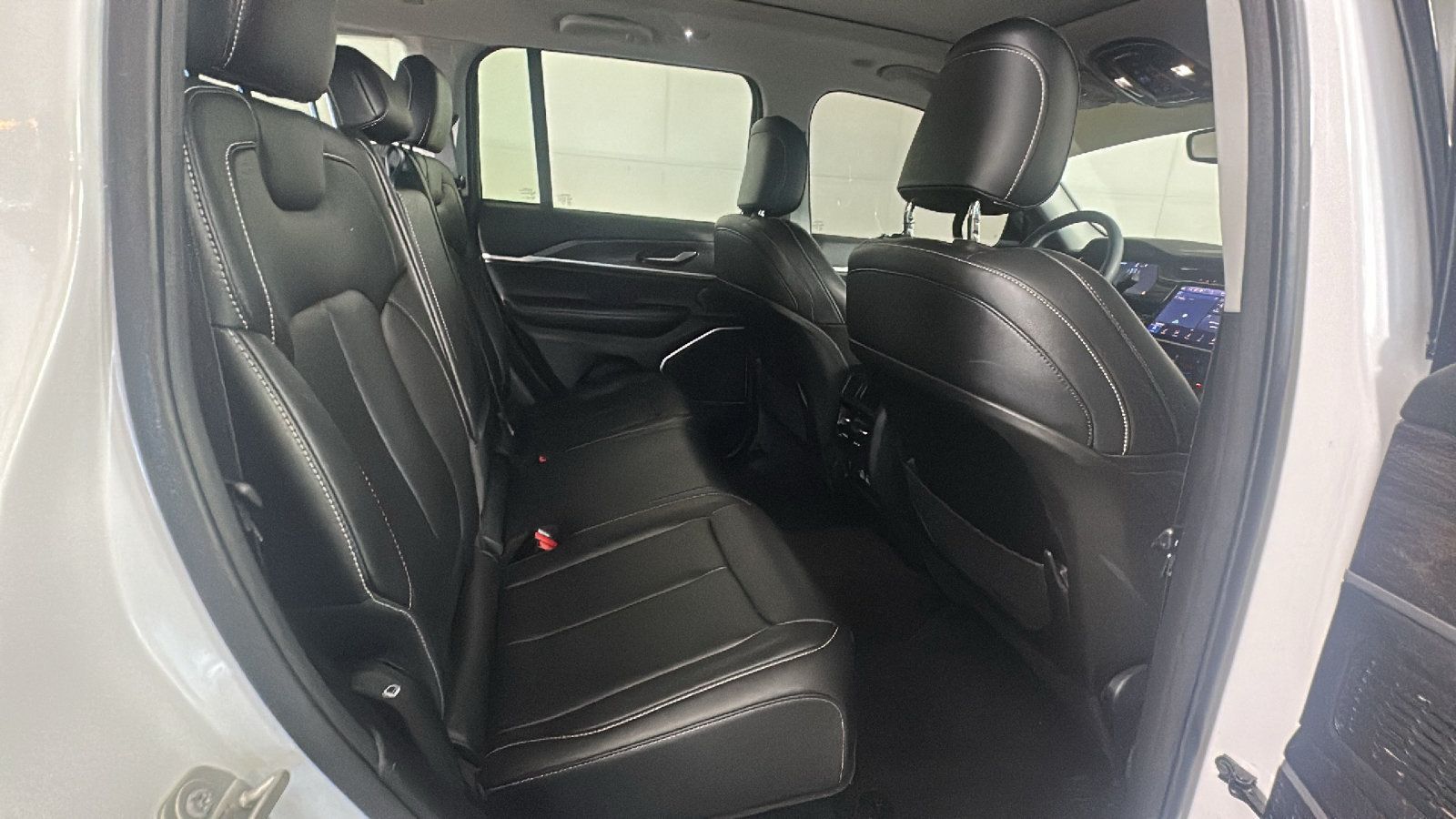 Used 2023 Jeep Grand Cherokee 4WD 4xe image 32