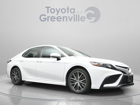 Used 2024 Toyota Camry SE image 20