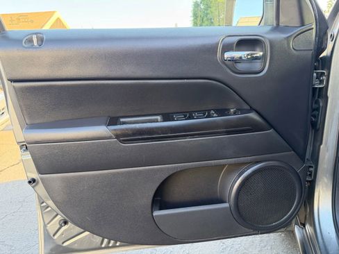 Used 2014 Jeep Patriot Latitude image 23