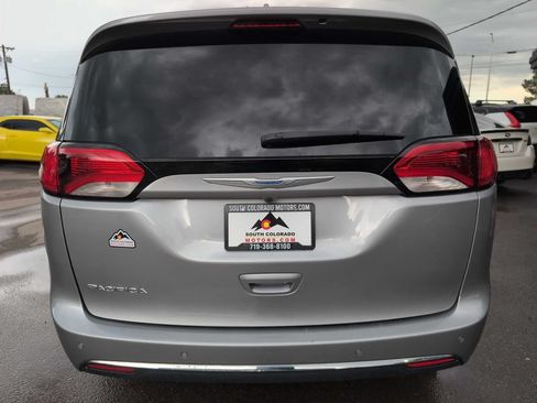 Used 2018 Chrysler Pacifica Touring Plus FWD image 6