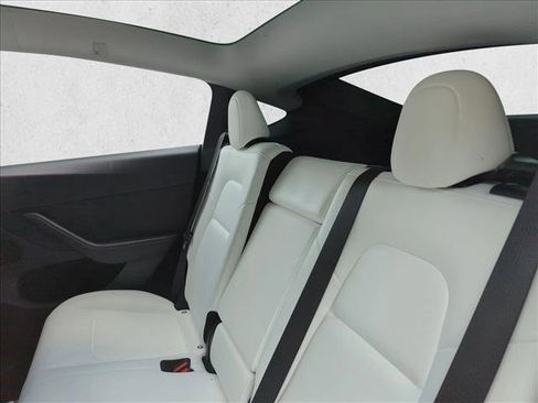 Used 2023 Tesla Model Y Performance image 10