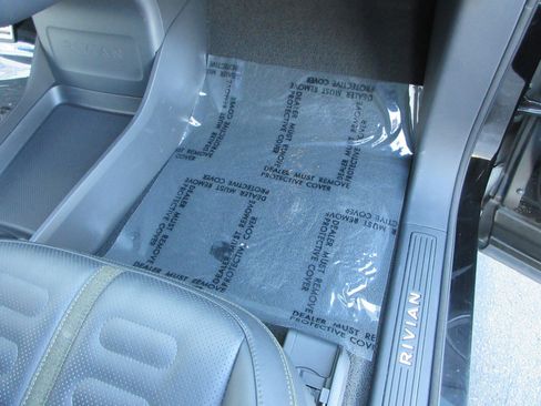 Used 2022 Rivian R1T Adventure image 29