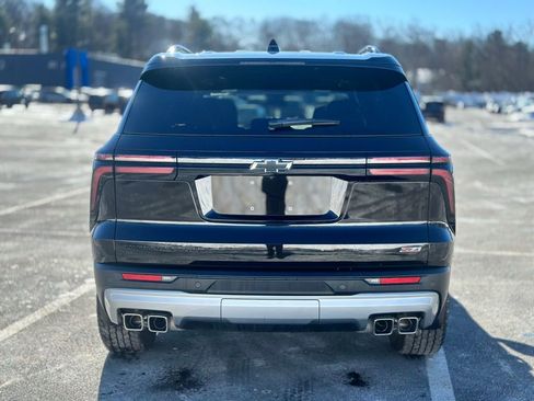 Used 2025 Chevrolet Traverse Z71 image 4