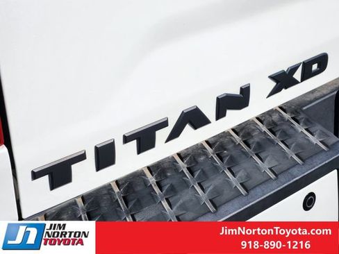 Used 2017 Nissan Titan PRO-4X w/ Pro-4x Convenience Package AWD/4WD image 13