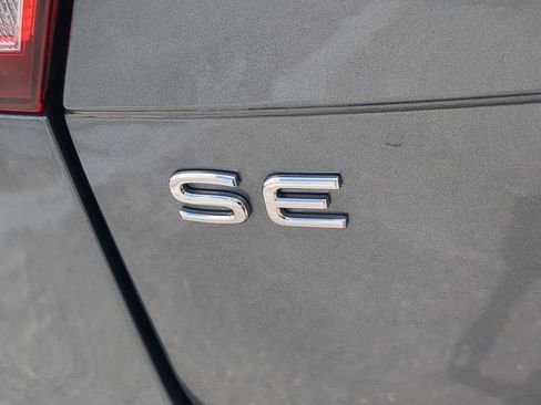 Certified 2023 Volkswagen Tiguan SE FWD image 10