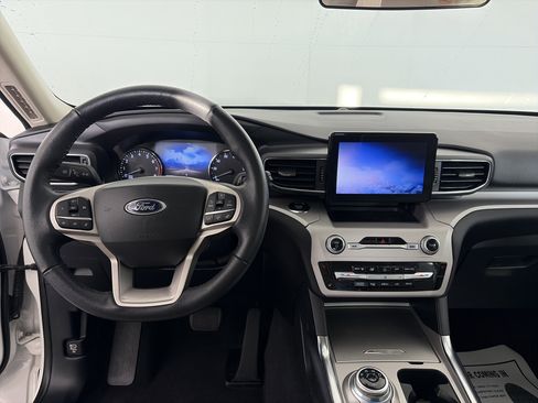 Used 2023 Ford Explorer XLT w/ Equipment Group 202A image 3