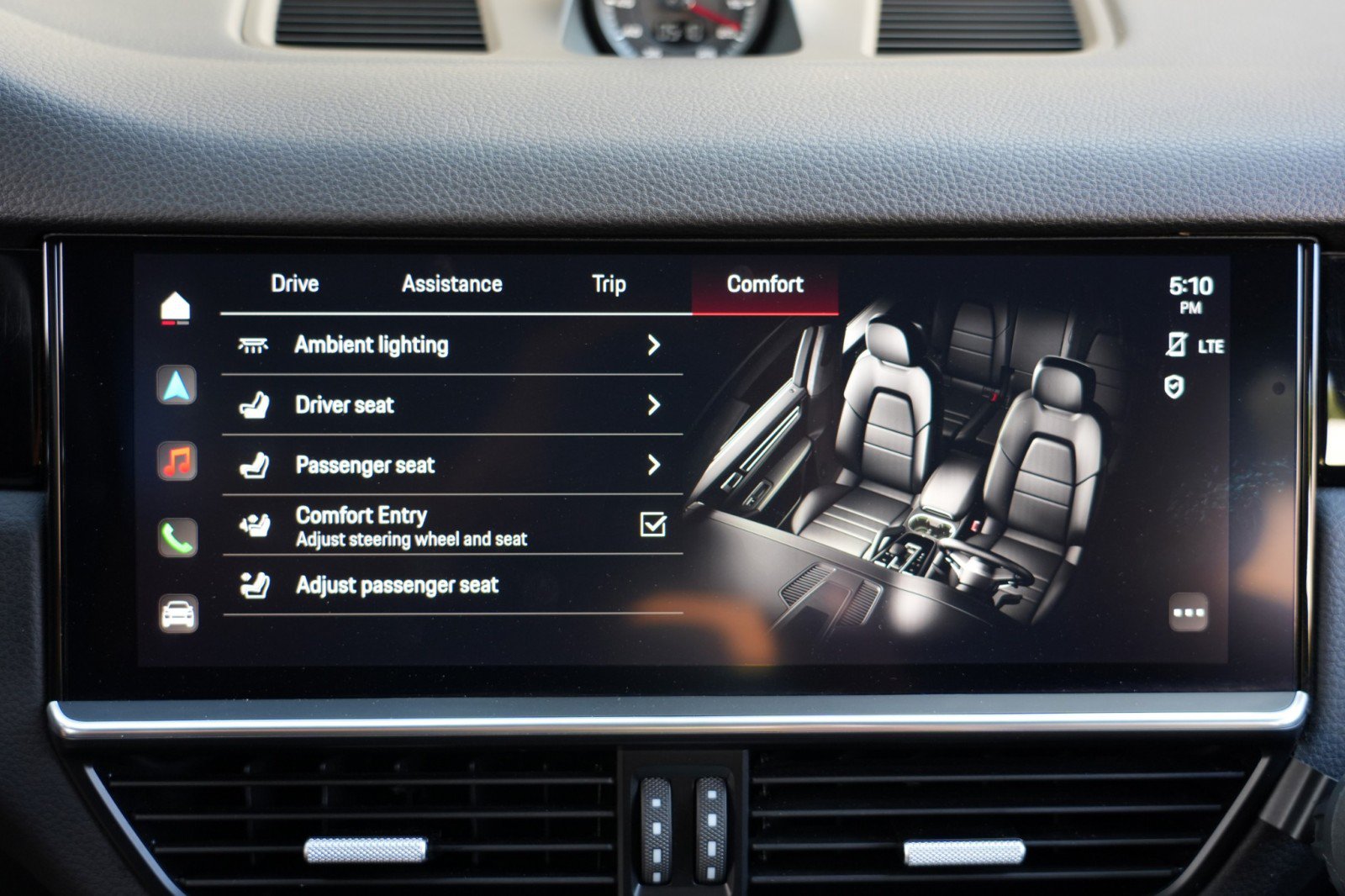 Used 2023 Porsche Cayenne Coupe w/ Premium Package AWD/4WD image 29