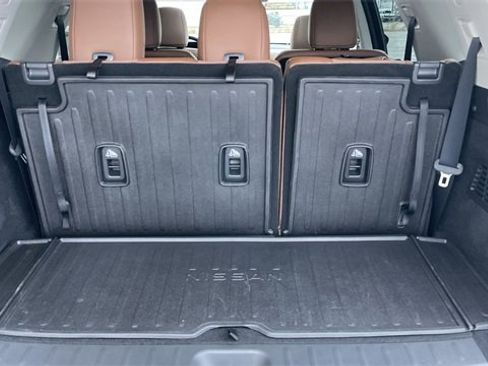 Used 2025 Nissan Pathfinder Platinum image 25