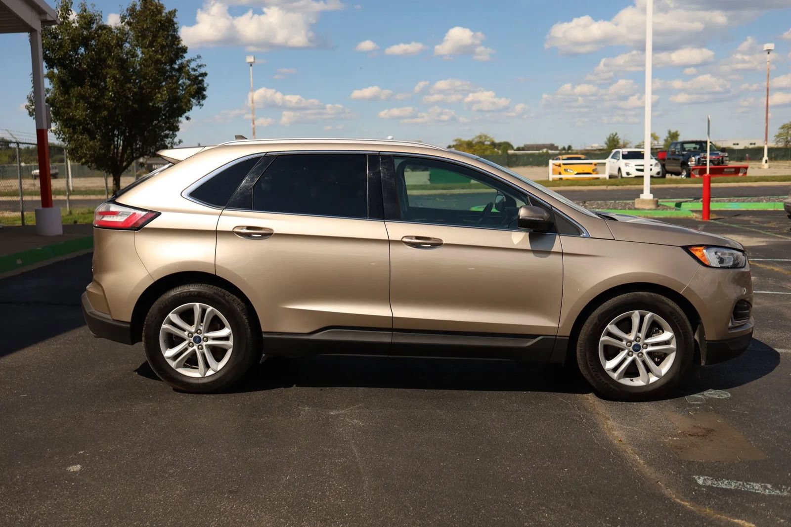 Used 2020 Ford Edge SEL w/ Cold Weather Package AWD/4WD image 4