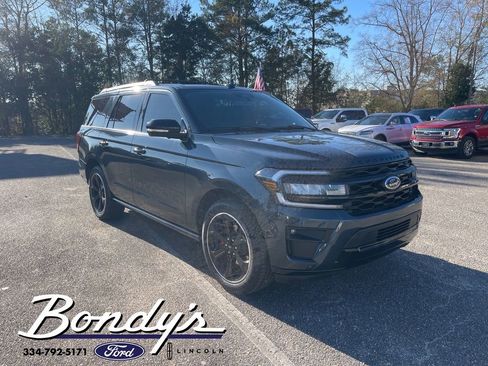 Used 2022 Ford Expedition Limited image 2