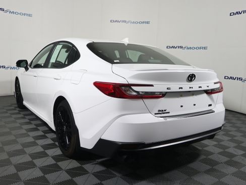 Used 2025 Toyota Camry SE w/ Convenience Package FWD image 9