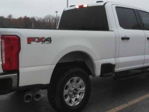 Used 2024 Ford F250 XLT w/ FX4 Off-Road Package image 2