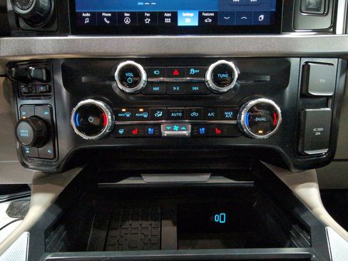 Used 2025 Ford F350 Platinum w/ Platinum Plus Package image 24