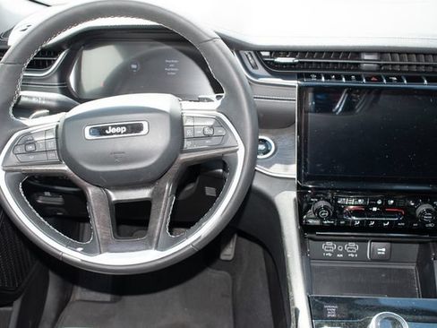 Used 2023 Jeep Grand Cherokee L Limited w/ Luxury Tech Group II AWD/4WD image 15