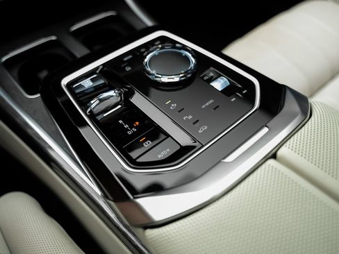 Used 2024 BMW 740i xDrive w/ Executive Package AWD/4WD image 50