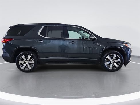Certified 2020 Chevrolet Traverse LT w/ LT Premium Package image 2