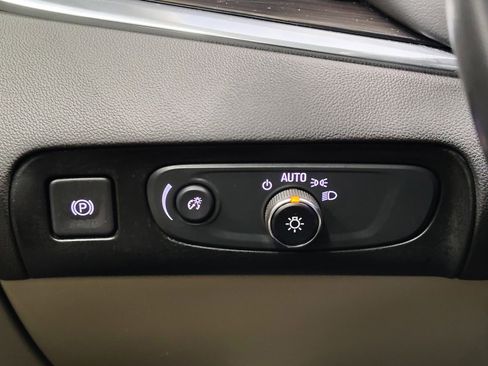 Used 2020 Buick Enclave Essence image 27