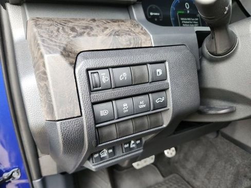 Used 2024 Toyota Tacoma Limited AWD/4WD image 16
