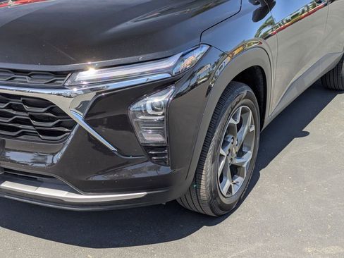 Used 2025 Chevrolet Trax LT w/ LT Convenience Package image 11