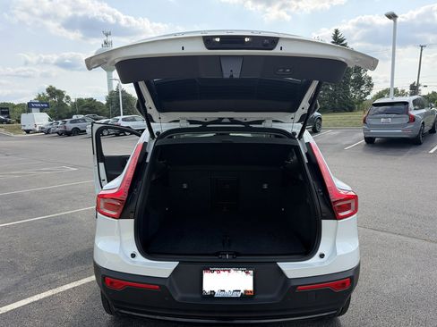 Used 2025 Volvo XC40 B5 Plus AWD/4WD image 10