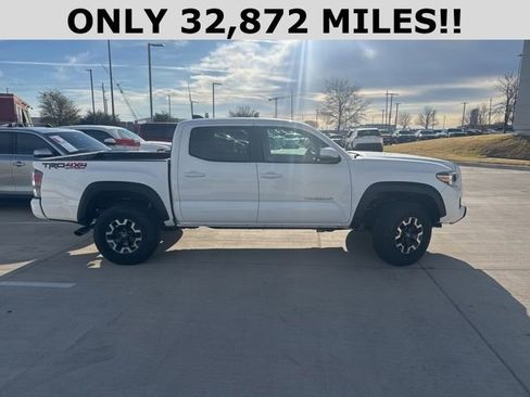 Used 2020 Toyota Tacoma TRD Off-Road image 2