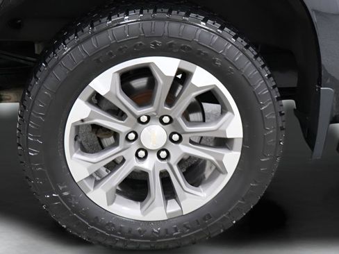Used 2023 Chevrolet Silverado 1500 High Country w/ Technology Package AWD/4WD image 32
