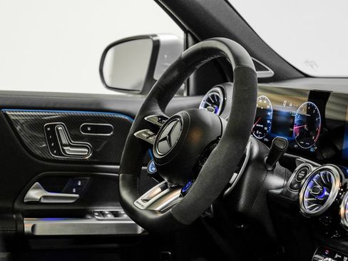 Used 2024 Mercedes-Benz GLB 35 AMG 4MATIC image 17