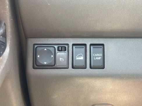Used 2017 Nissan Frontier SL w/ Moonroof Package AWD/4WD image 26