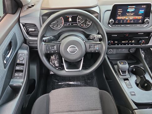 Used 2021 Nissan Rogue SV image 11