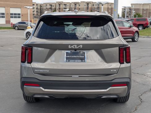 Used 2025 Kia Sorento EX AWD/4WD image 4