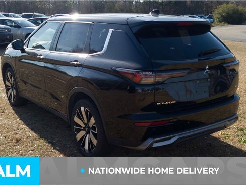 Used 2025 Mitsubishi Outlander SE image 5