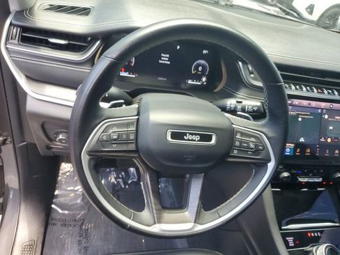 Used 2022 Jeep Grand Cherokee Limited w/ Luxury Tech Group II AWD/4WD image 19
