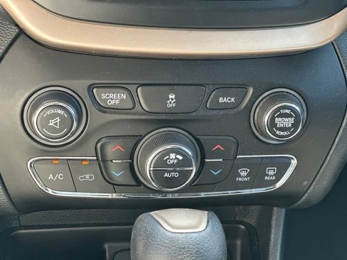 Used 2014 Jeep Cherokee Latitude w/ Comfort/Convenience Group AWD/4WD image 24