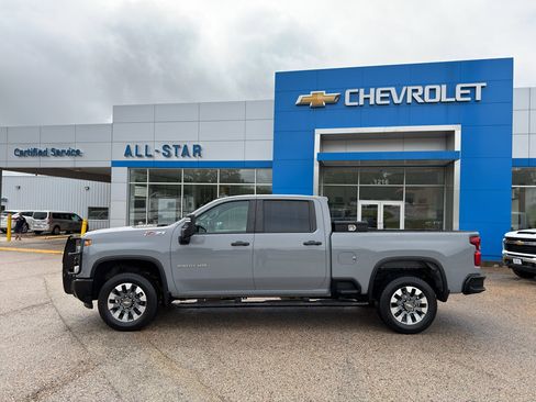 Used 2025 Chevrolet Silverado 2500 Custom w/ Custom Value Package AWD/4WD image 3