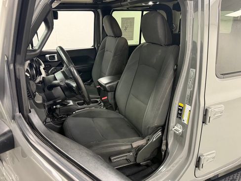 Used 2020 Jeep Gladiator Sport AWD/4WD image 18