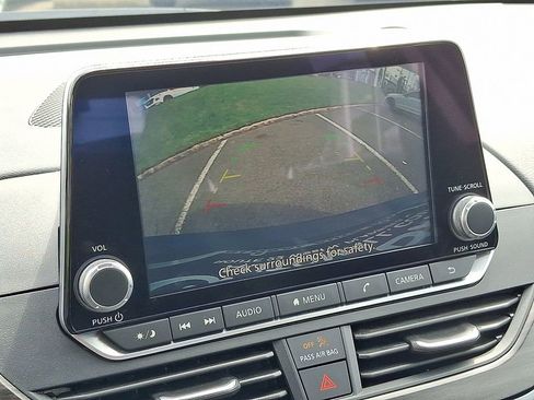 Used 2025 Nissan Altima 2.5 SV image 18